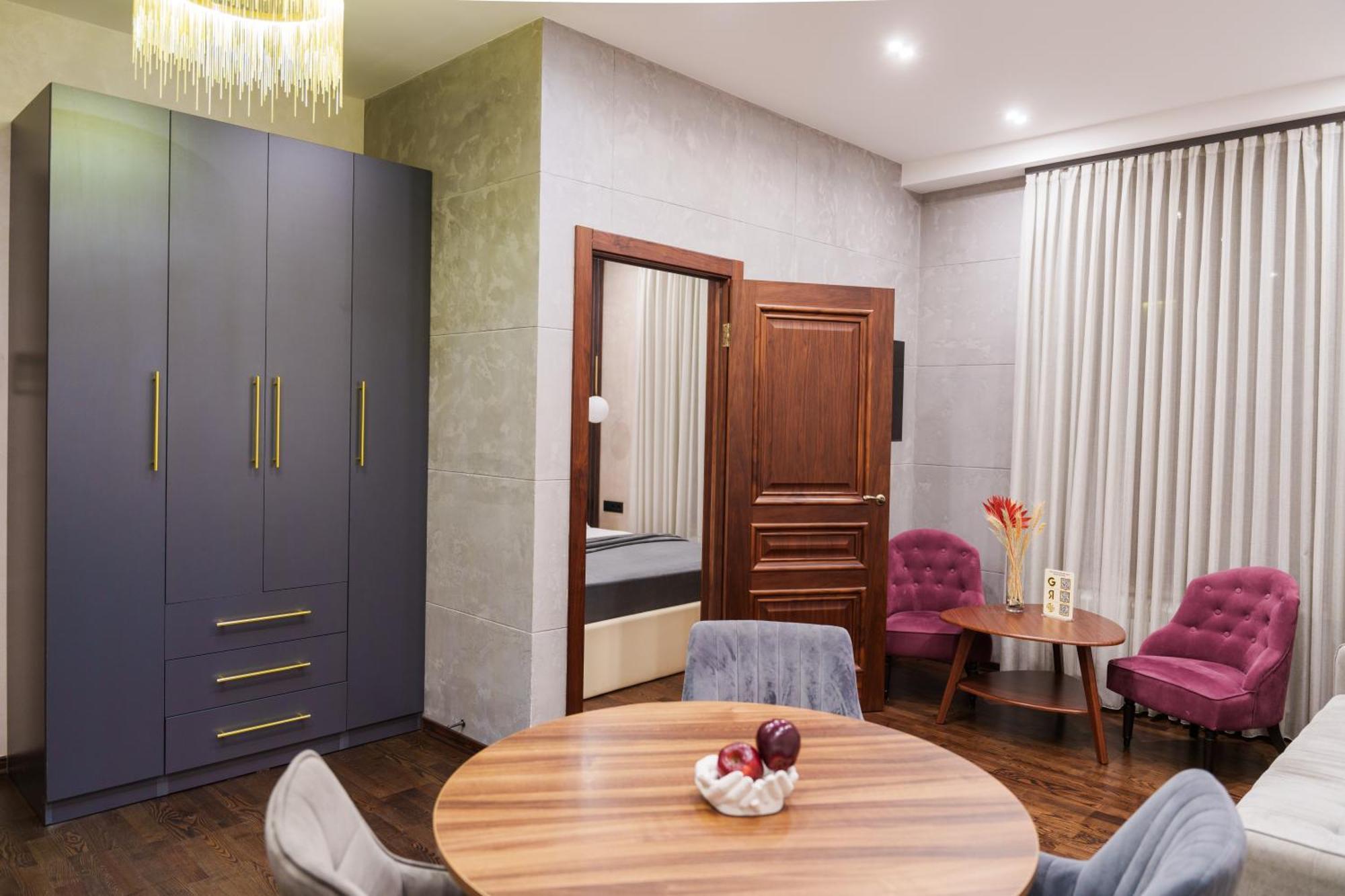 Arch Apart Hotel Ереван Стая снимка